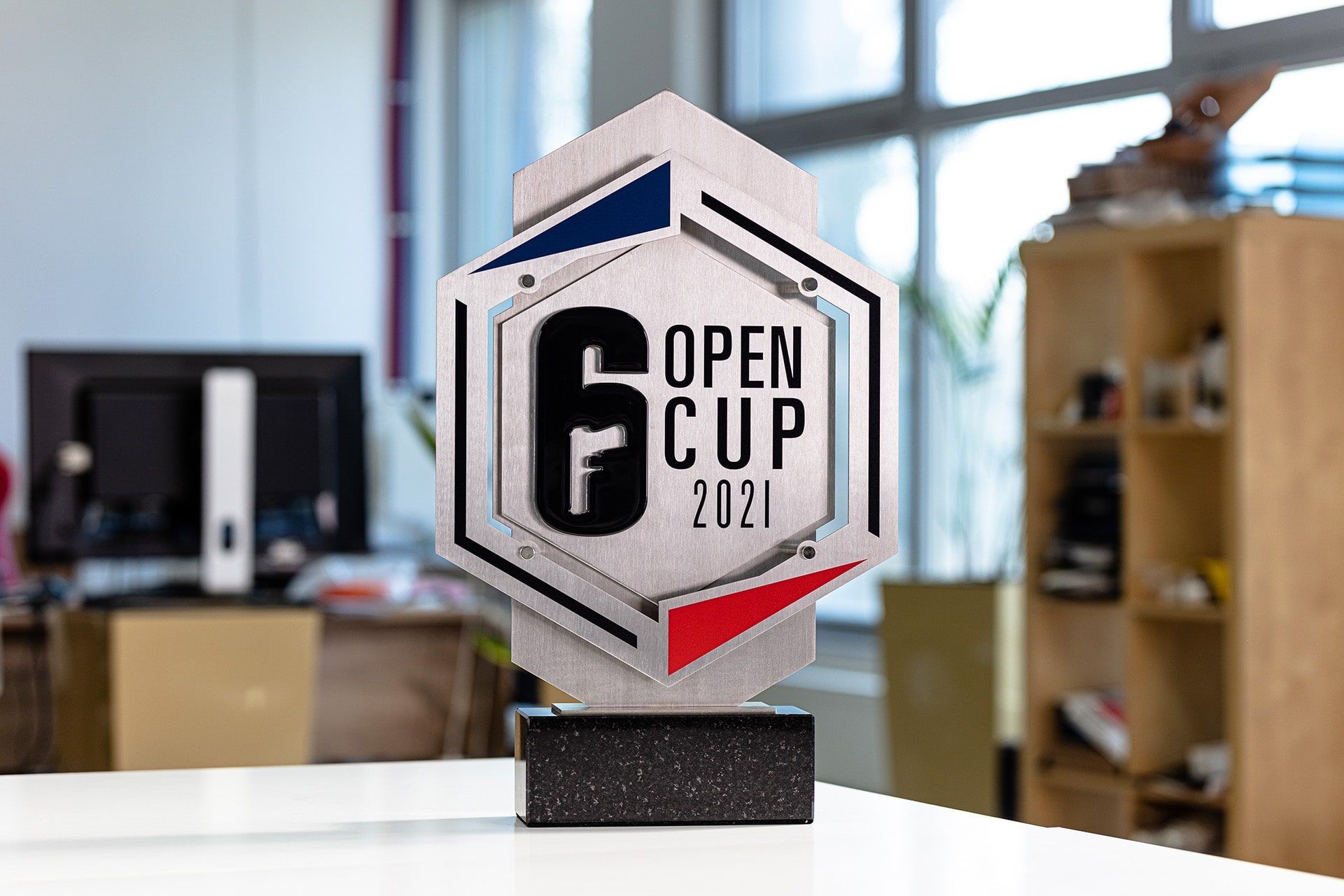 statuetka metal 6 Open Cup glasso